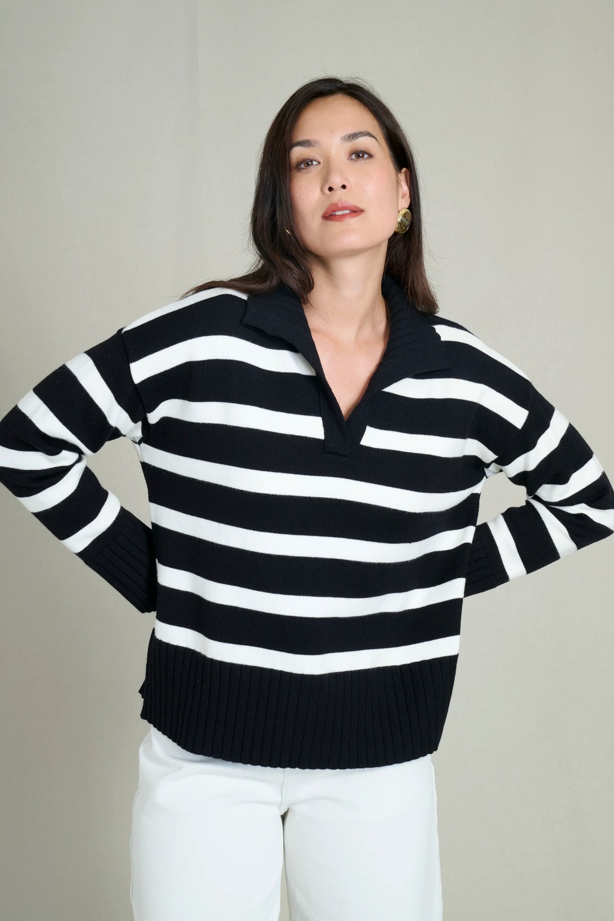 Black and white striped polo collar sweater 2