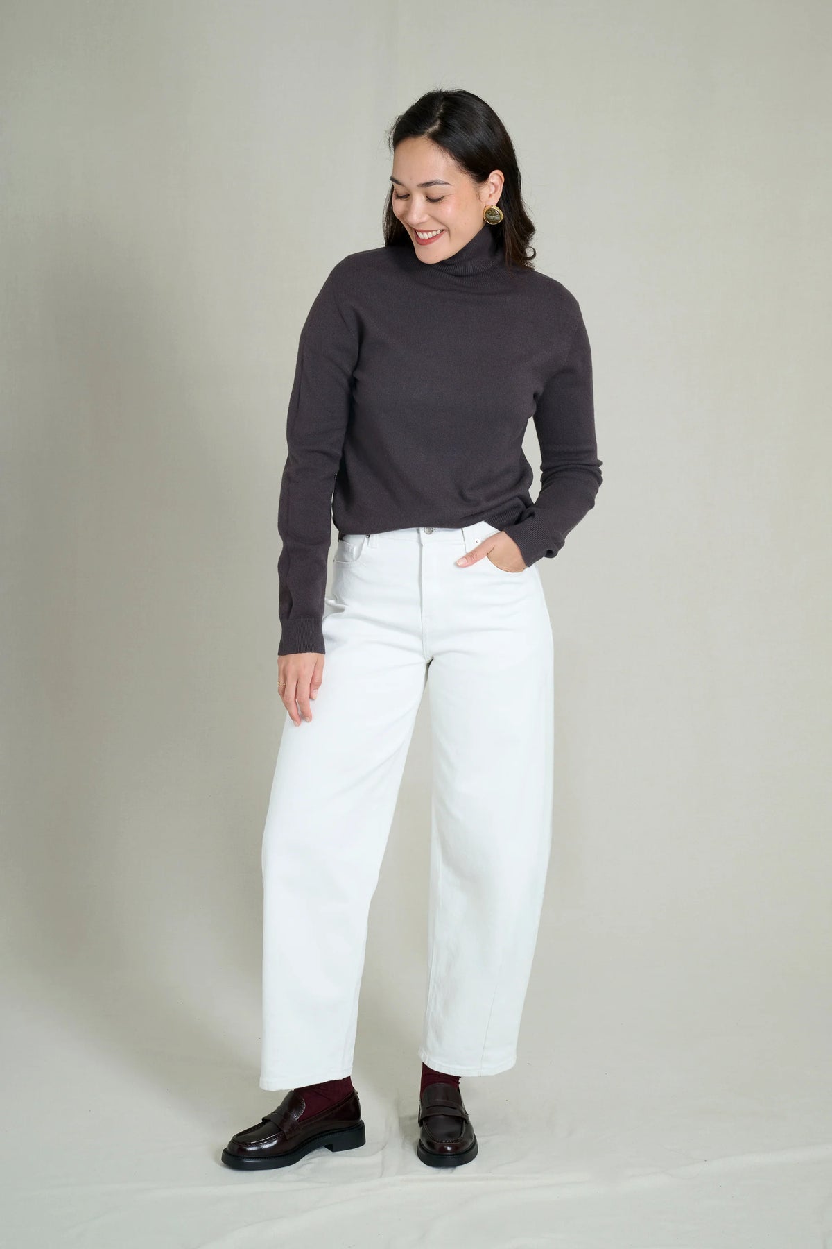 Brown fine knit seamless turtleneck sweater 1
