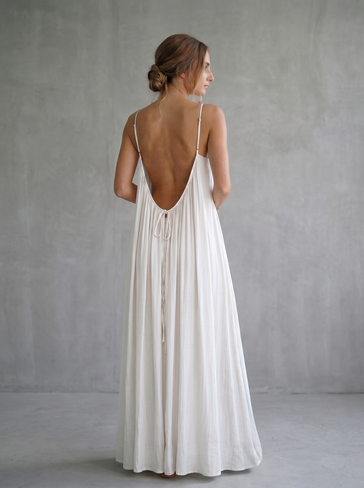 Clara Collection | Women's Backless Dress with Adjustable Straps | Elegant Summer Dress for Effortless Style 3