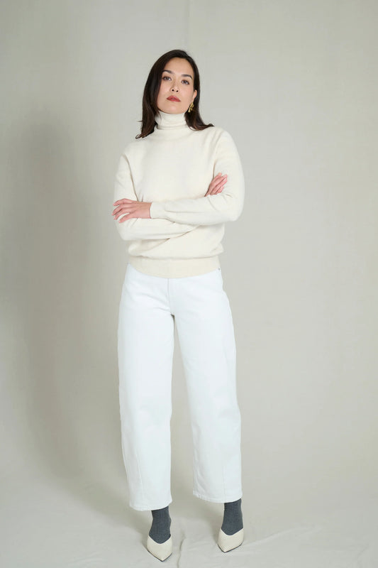 Cream fine knit seamless turtleneck sweater 0