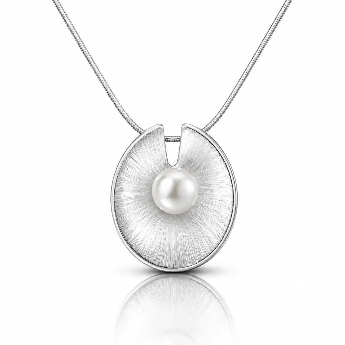 Disque Freshwater Pearl Disc Pendant Necklace in Sterling Silver 0