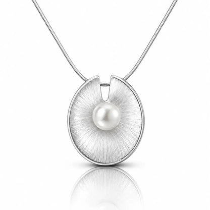 Disque Freshwater Pearl Disc Pendant Necklace in Sterling Silver 0