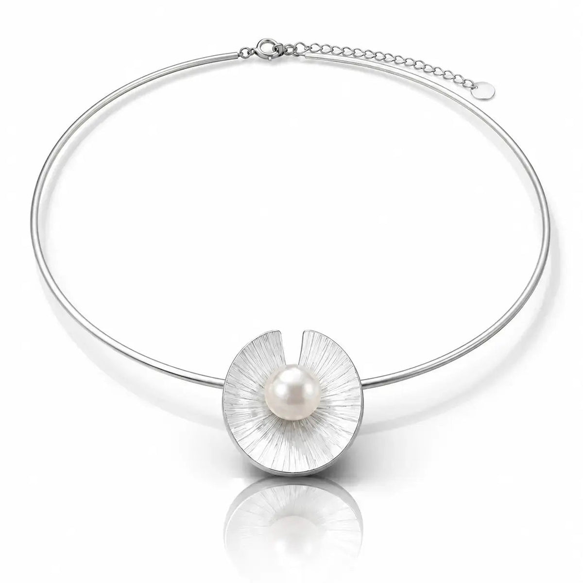 Disque Freshwater Pearl Disc Pendant Necklace in Sterling Silver 2
