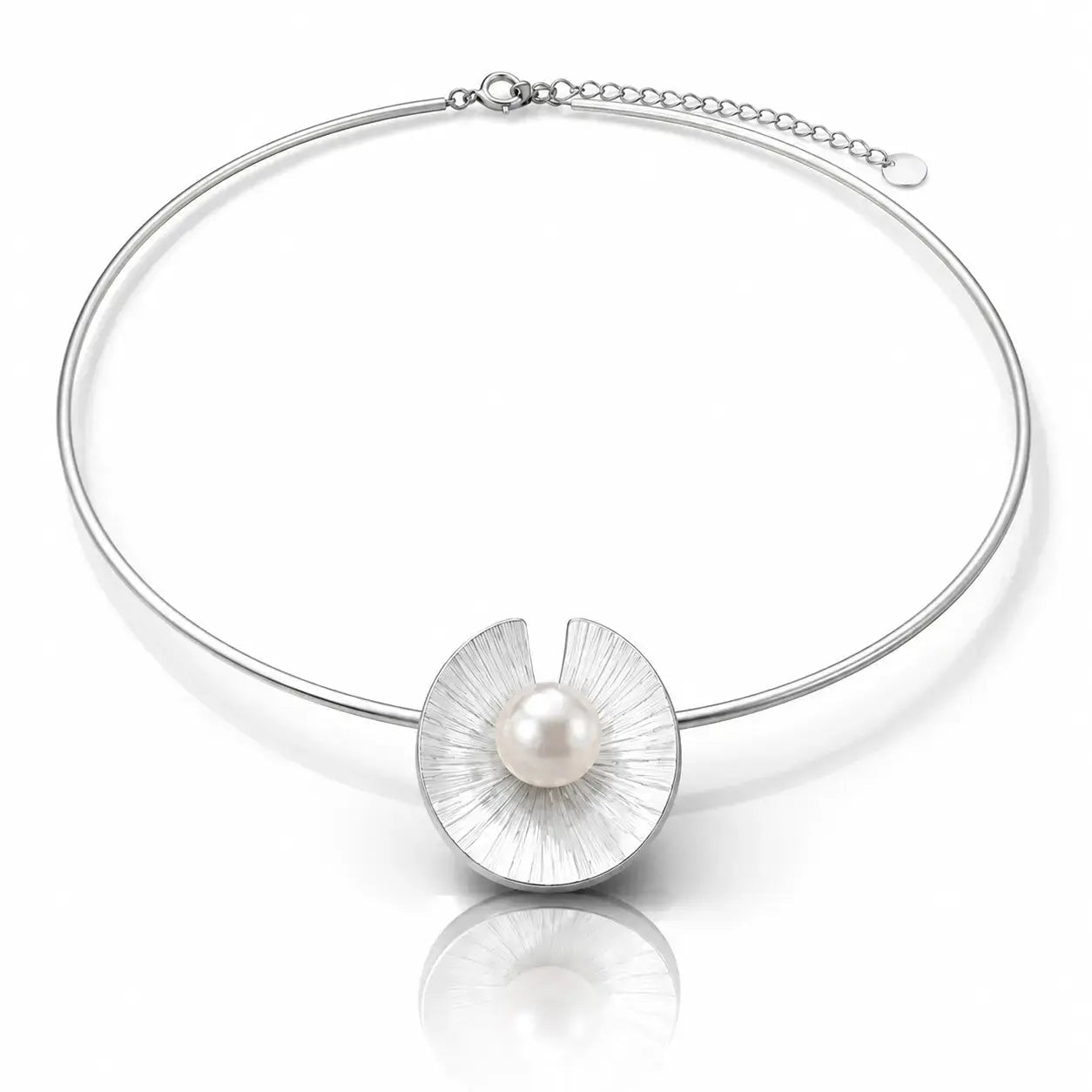 Disque Freshwater Pearl Disc Pendant Necklace in Sterling Silver 2