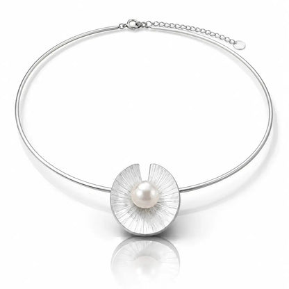 Disque Freshwater Pearl Disc Pendant Necklace in Sterling Silver 2