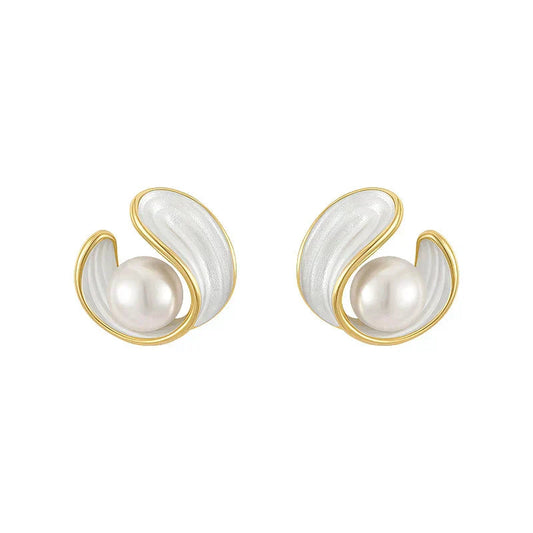 Elegant Gold Earrings Adorned with Opulent White Opals and Pearls 1