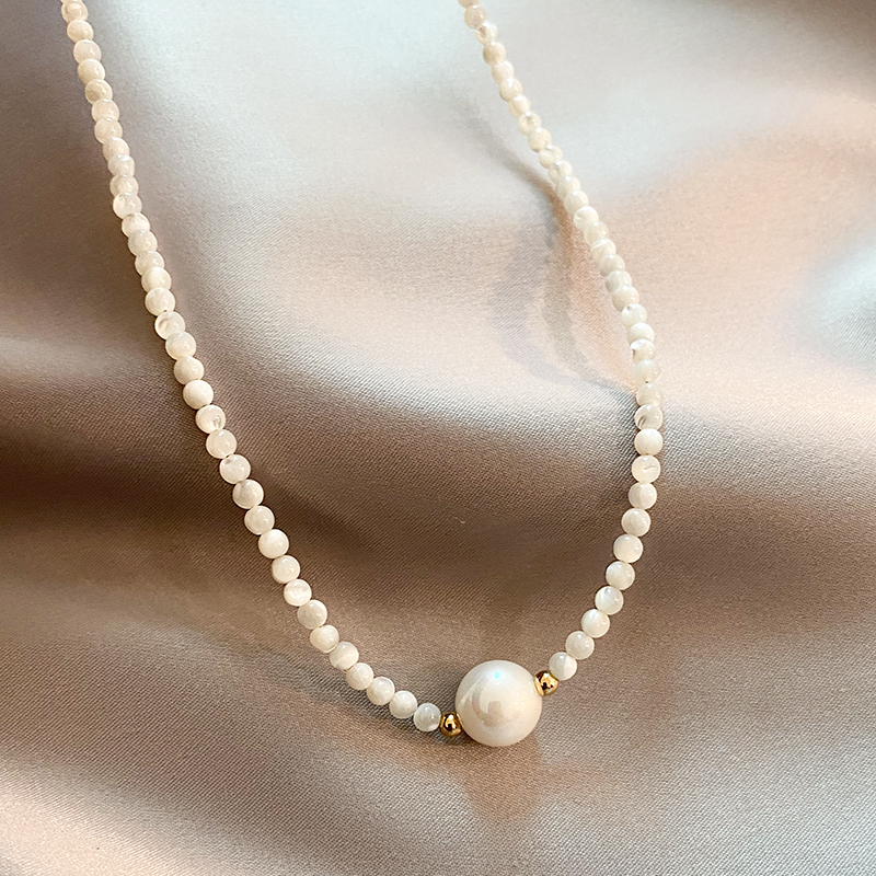 Elegant pearl necklace 0