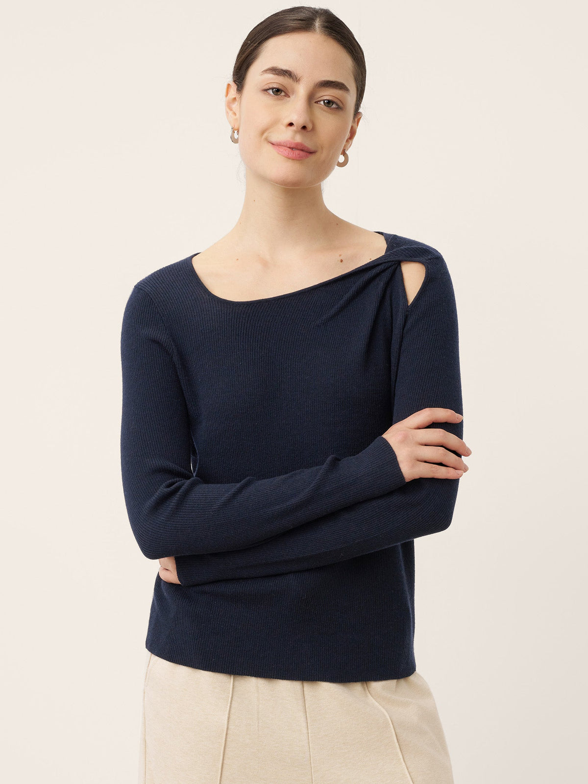 Merino Wool Knot Detail Asymmetric Cutout Top QUINNLEY 2