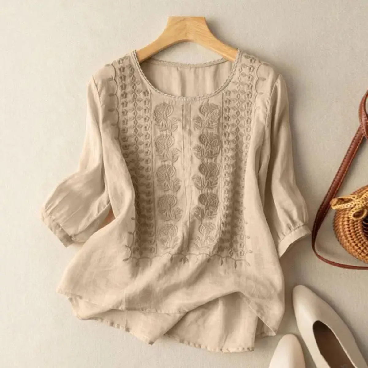 Mia | Elegant White Cotton Blouse with Three-Quarter Sleeves 1