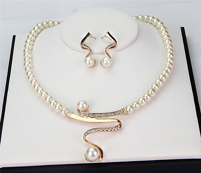 Pearl Jewelry Collection: Necklace and Earring Set 1