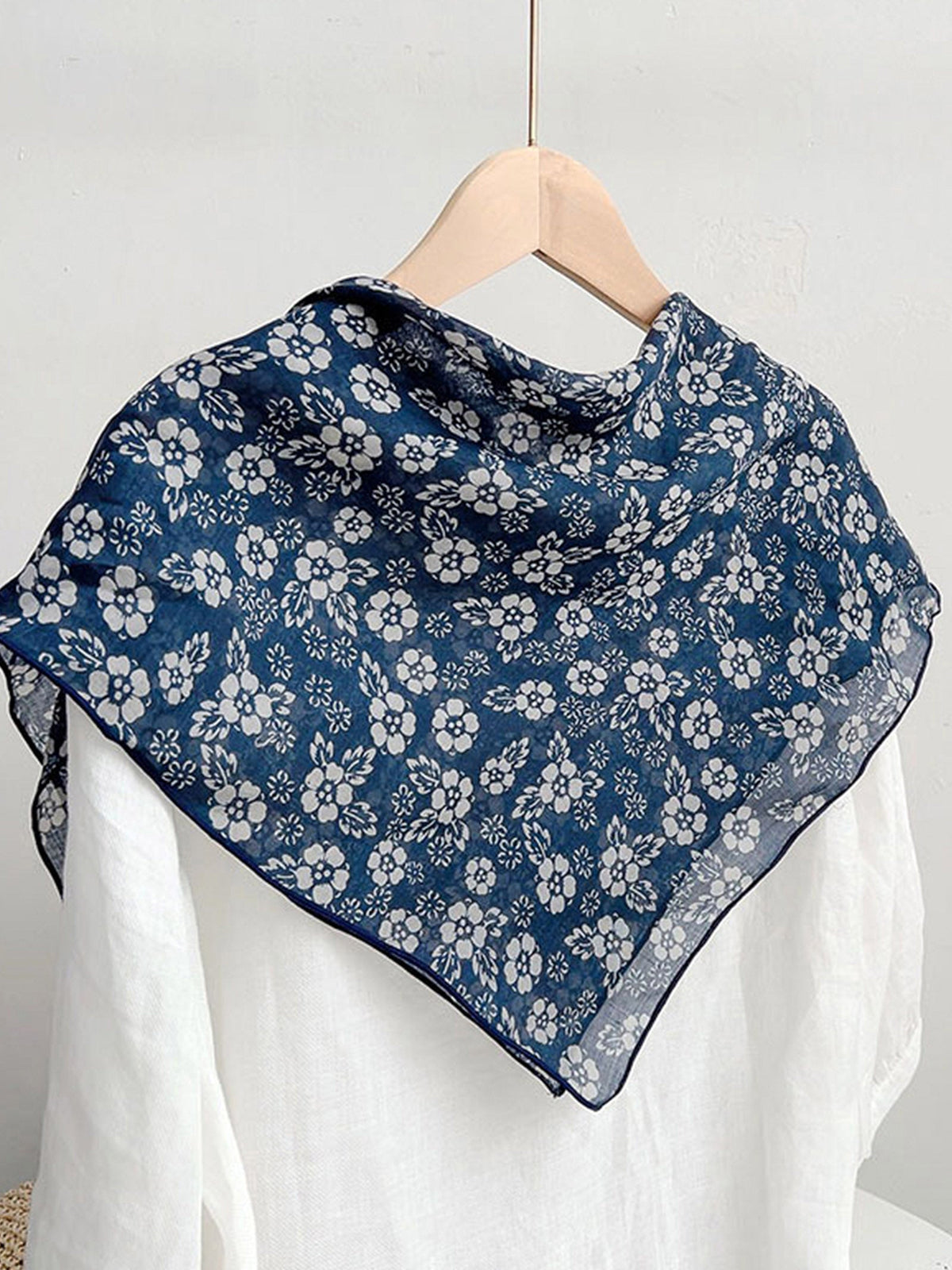 Ramie Vintage Print Handkerchief 2