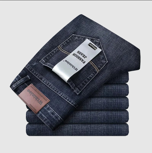 Essential Men's Classic Straight Jeans