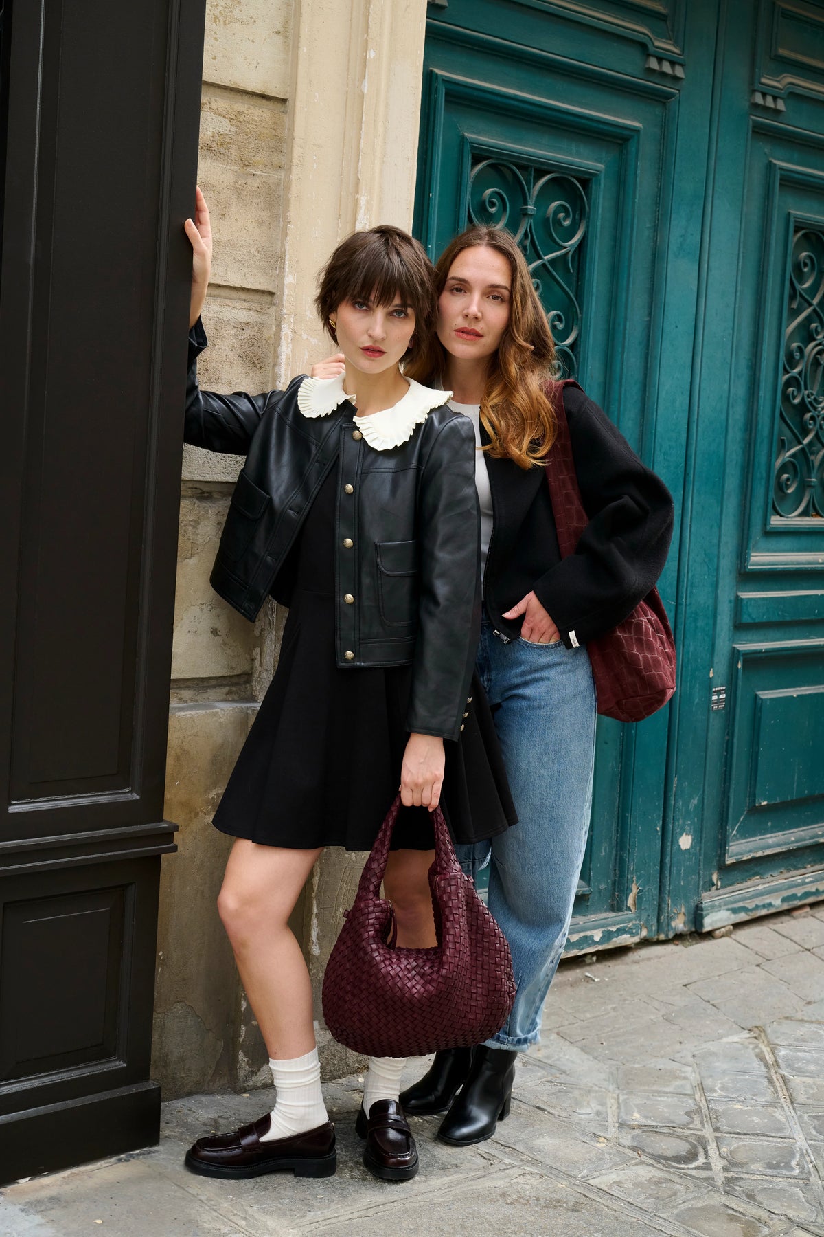 Short black jacket with removable collar 5