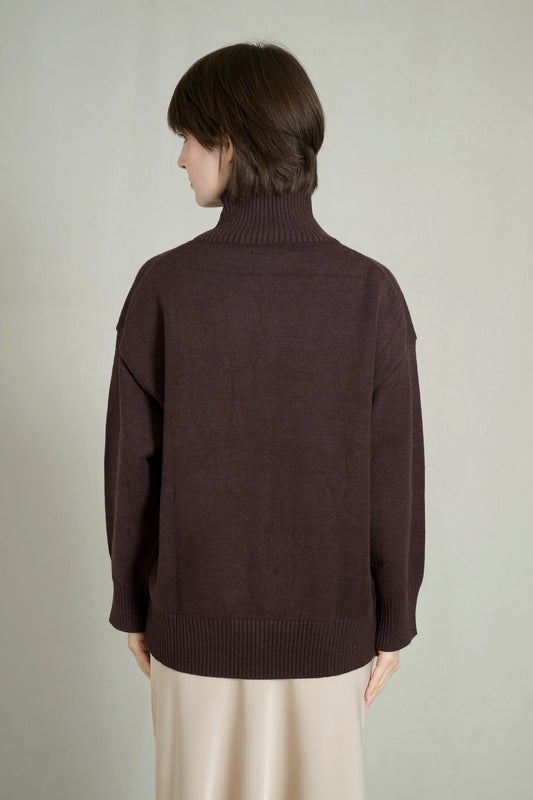Soft and warm chocolate high-neck sweater 3