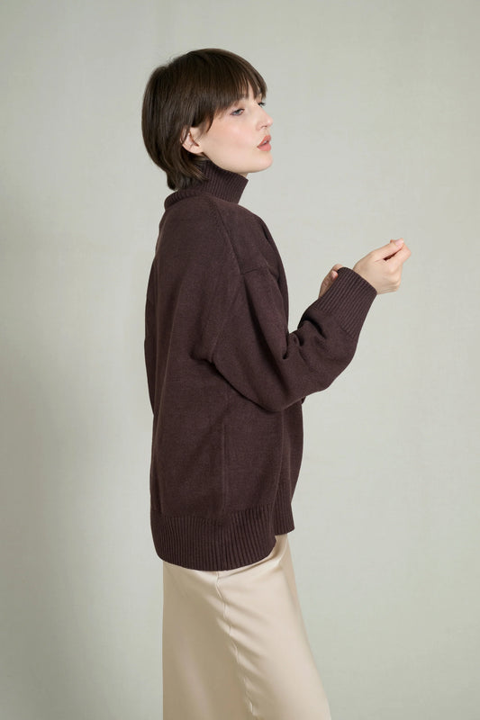 Soft and warm chocolate high-neck sweater 5