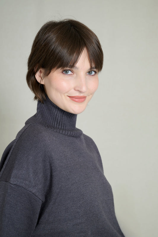 Soft and warm grey high-neck sweater 2