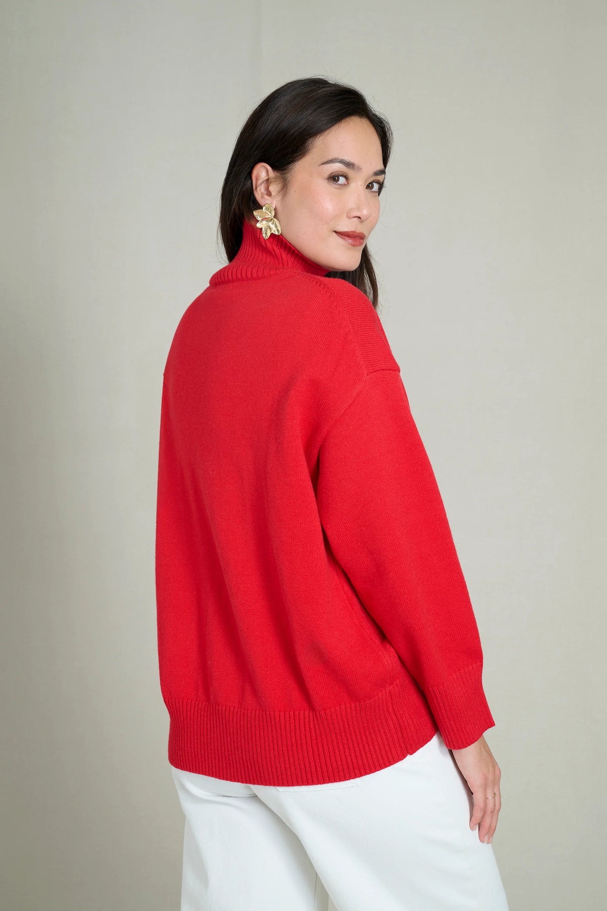 Soft and warm red high-neck sweater 3