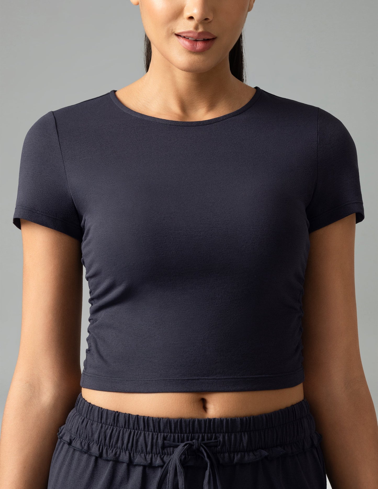 Sorona Ruched Crew Neck Cropped T-Shirt – Slim Fit 5