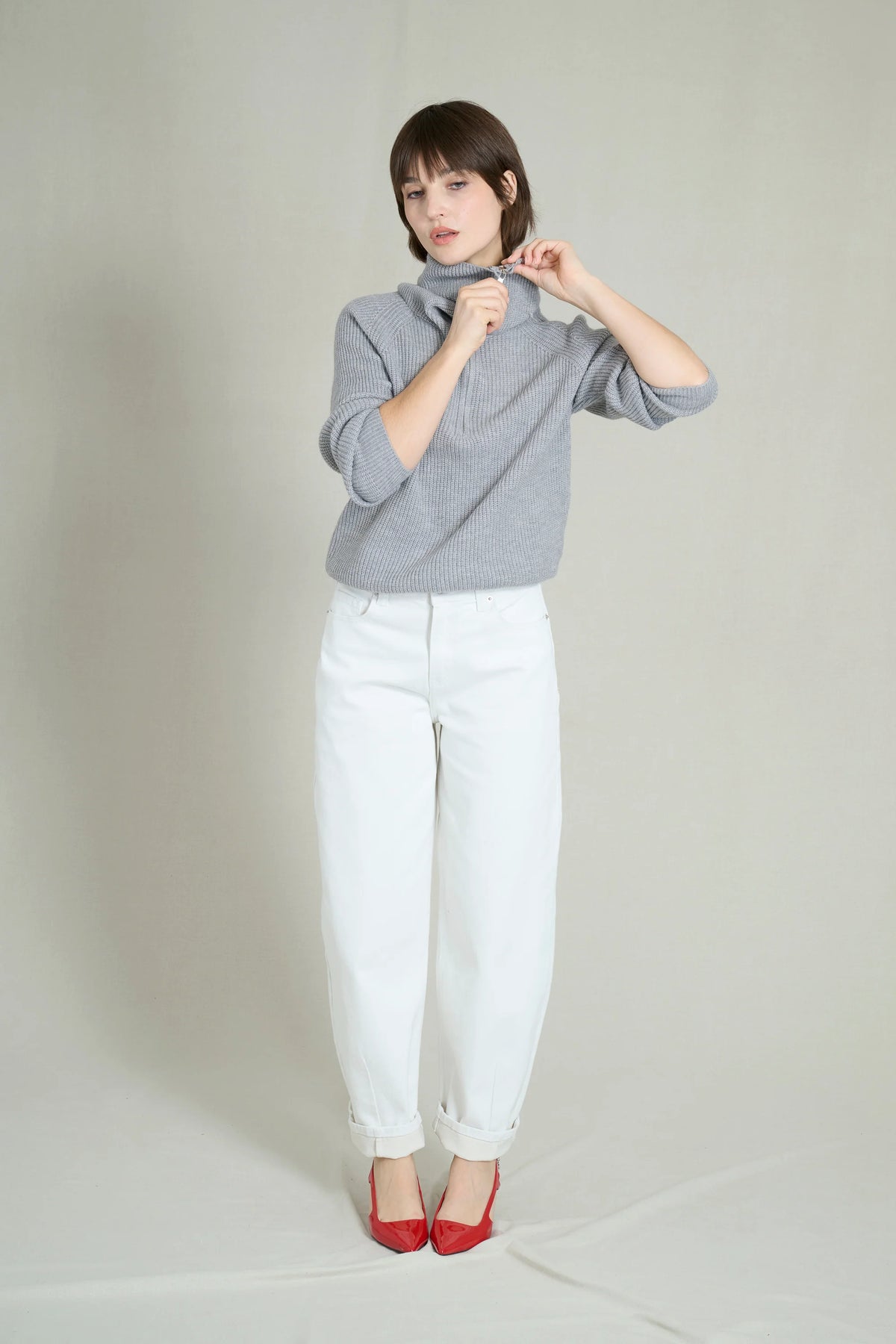 Thick white barrel jeans 4