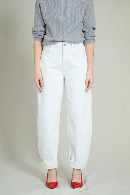 Thick white barrel jeans 5
