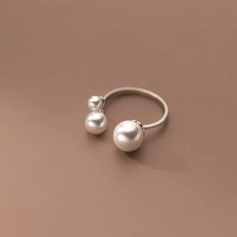 Three-Pearl Ring with Adjustable Band 0