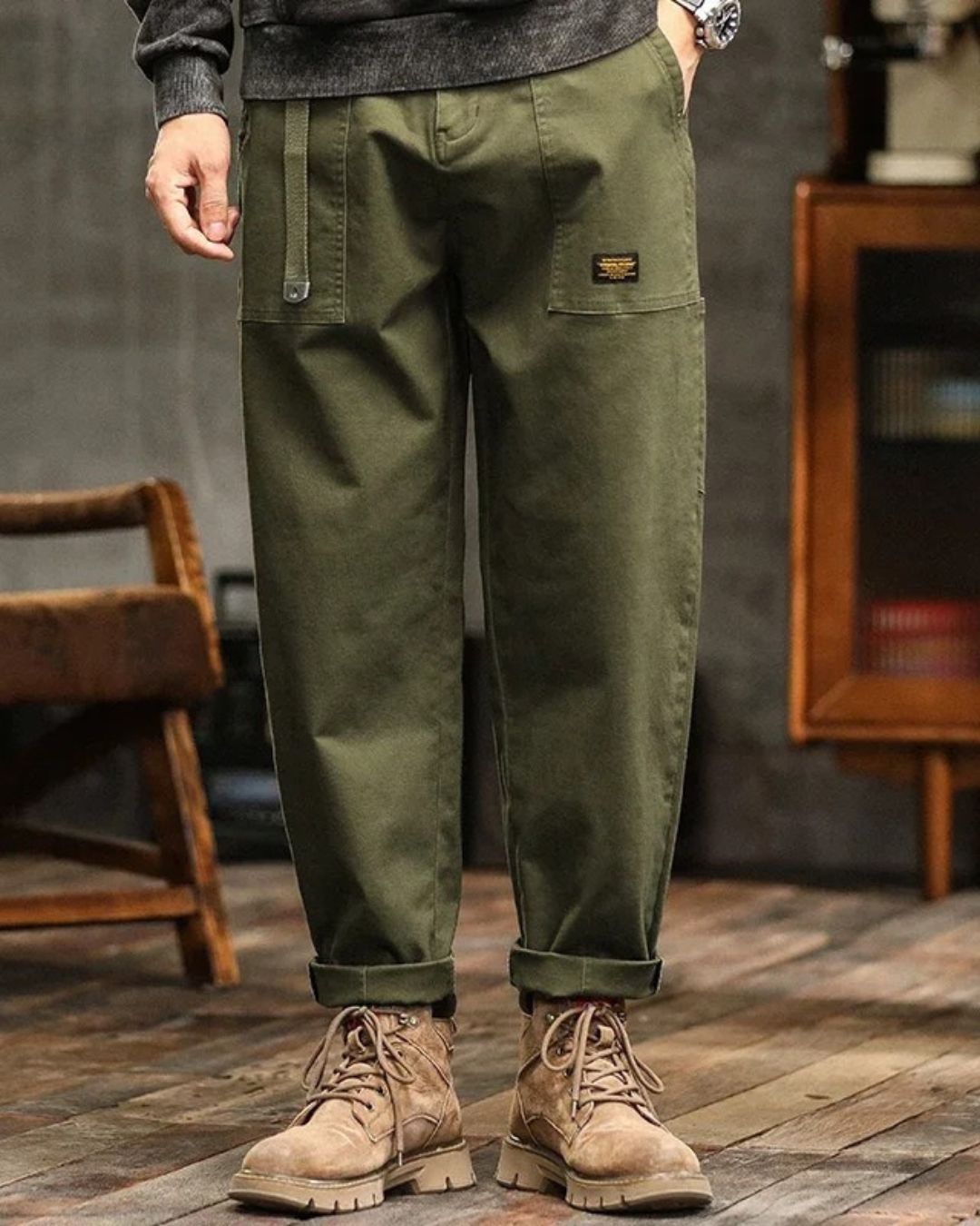 Utility woven cargo pants with flap pockets and pleated waist 0