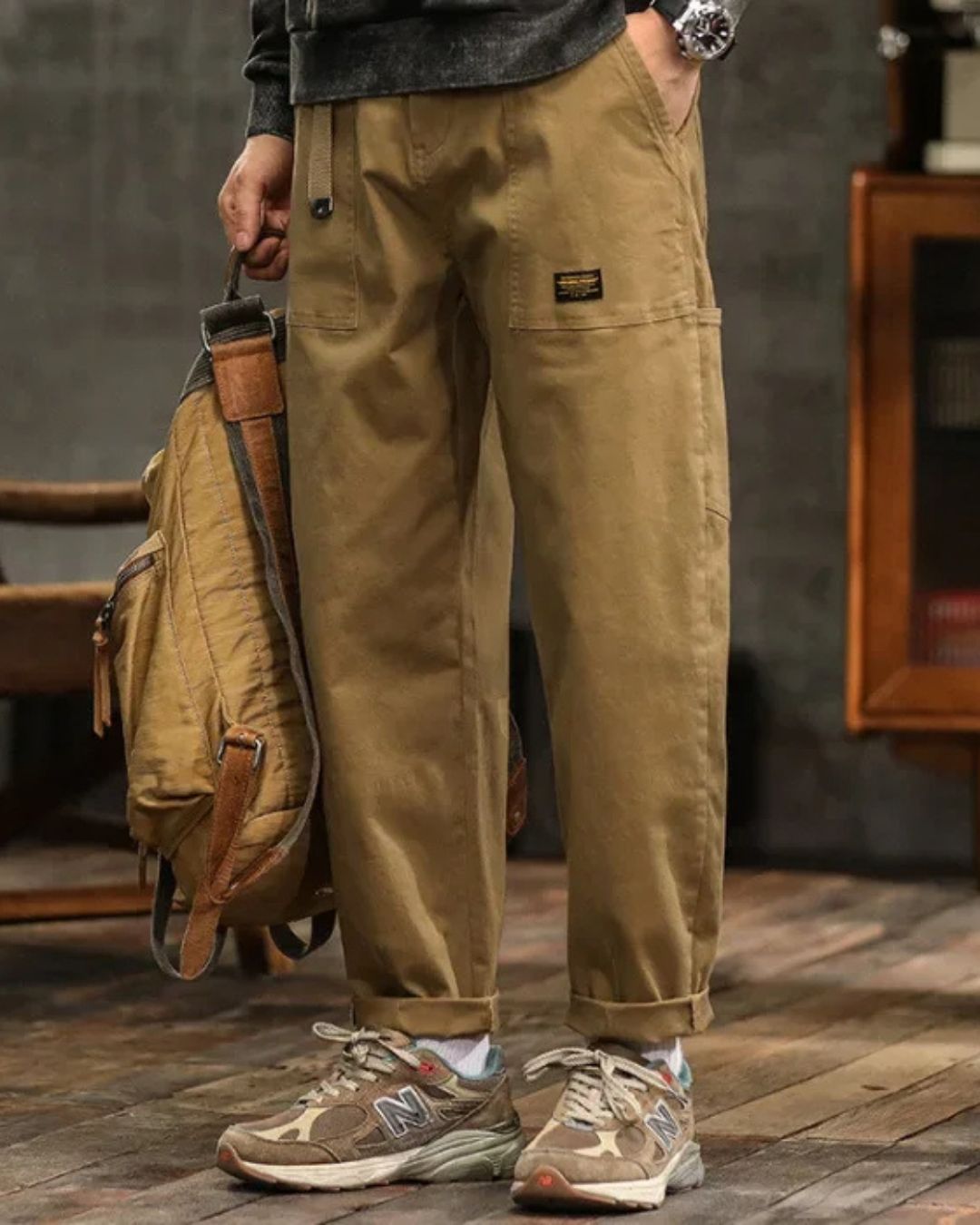 Utility woven cargo pants with flap pockets and pleated waist 3