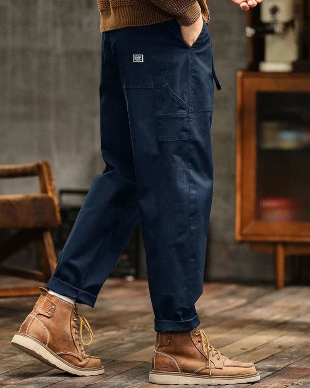 Utility woven cargo pants with flap pockets and pleated waist 4