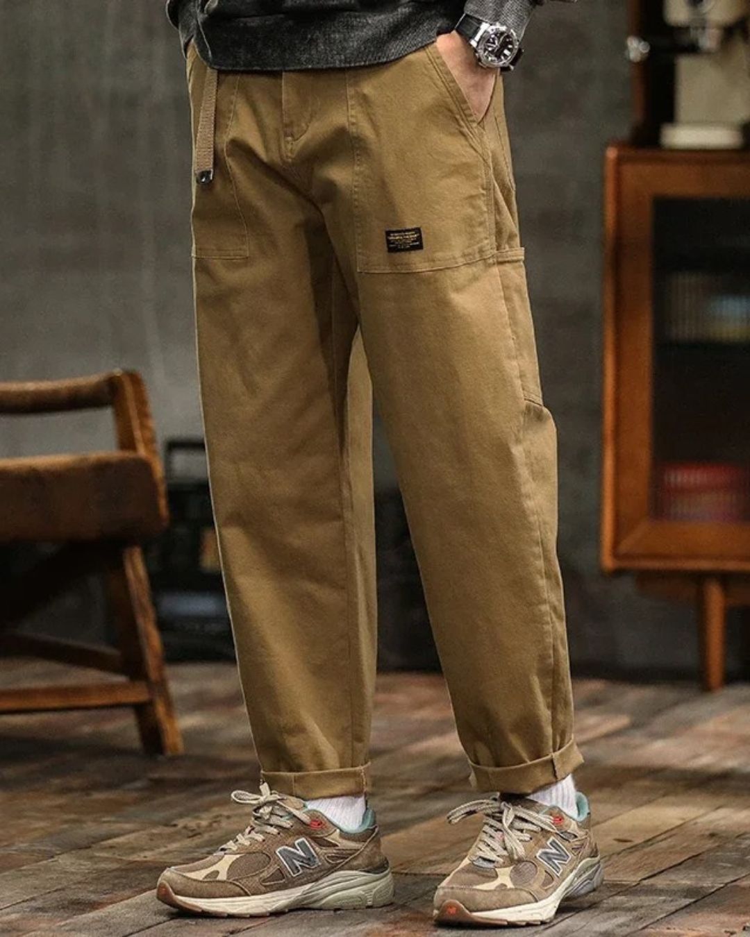Utility woven cargo pants with flap pockets and pleated waist 6