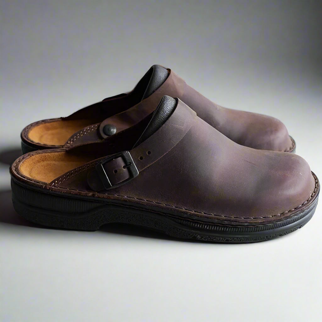 Women's Buckle-Detail Clogs – Supportive, Closed-Toe Slip-Ons for All-Day Comfort