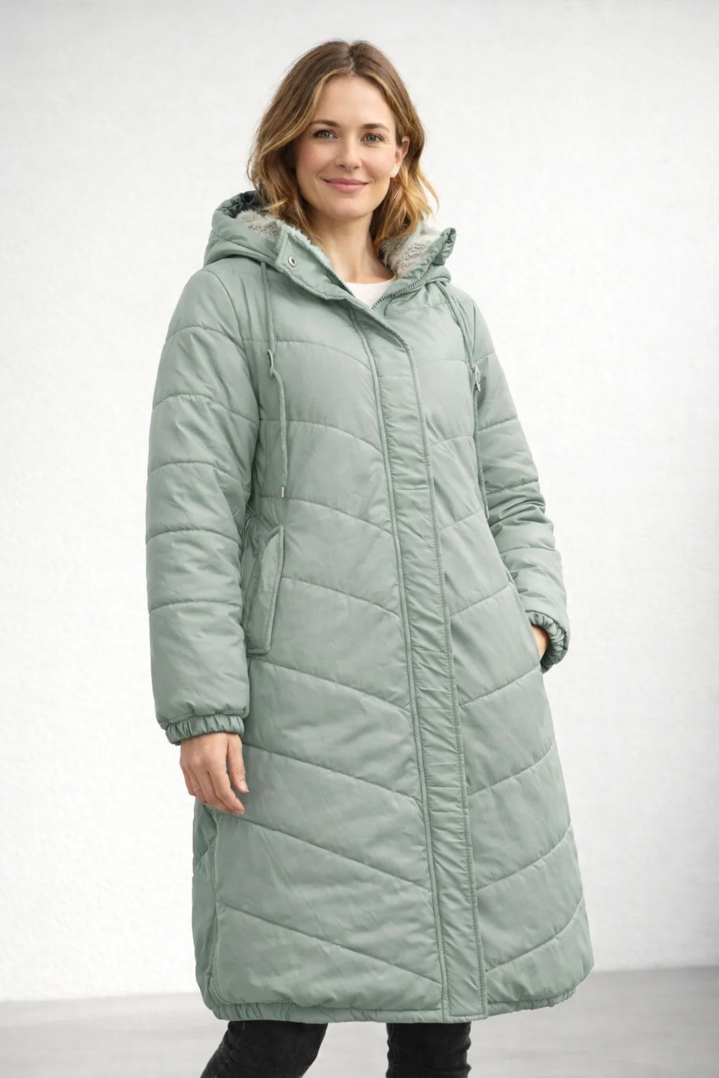 Women's quilted coat with hood and fleece lining 3