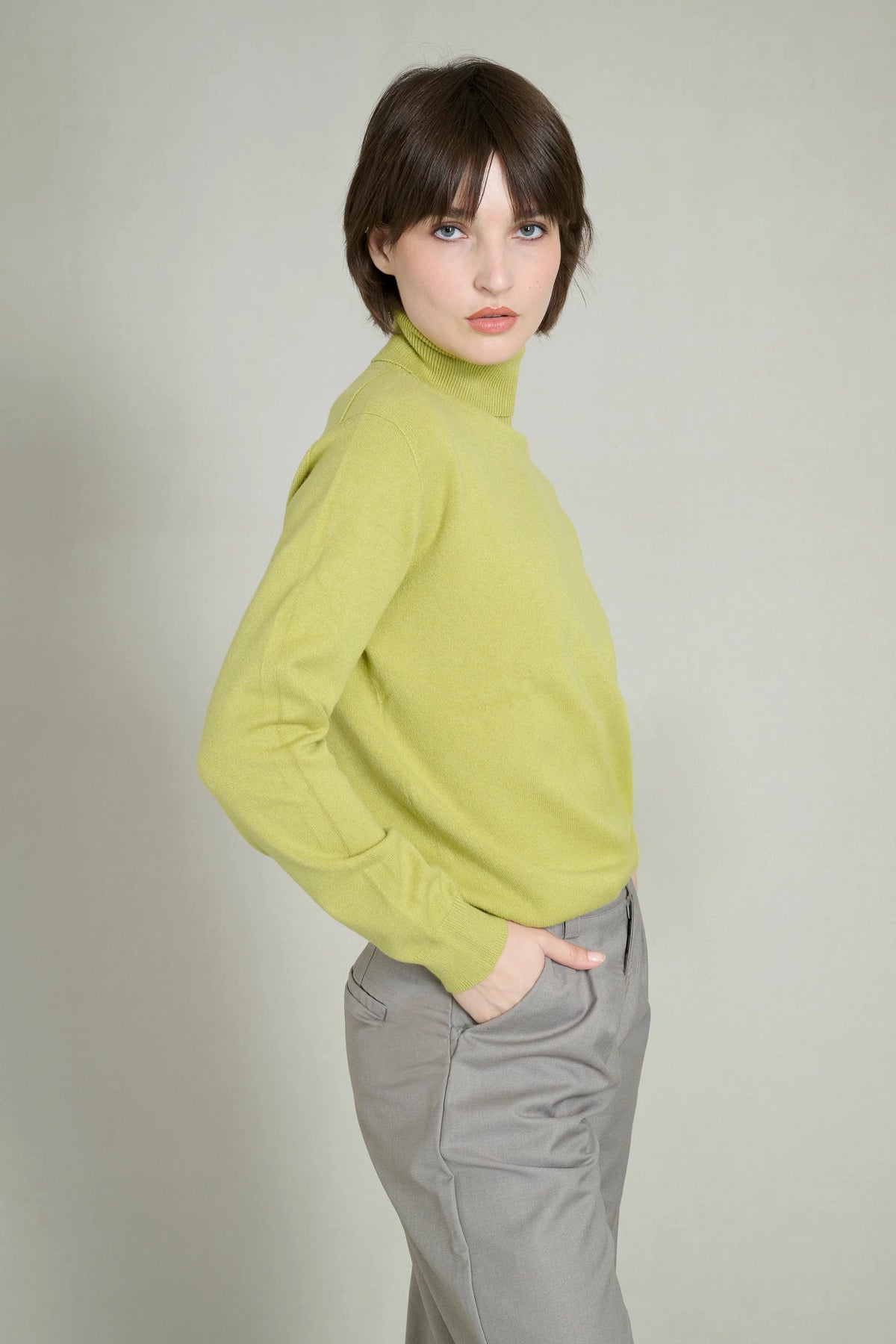 green fine knit seamless turtleneck sweater 3